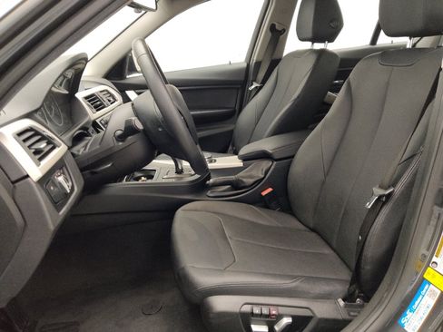 Used 2018 BMW 320i Sedan RWD image 17