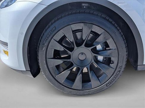 Used 2022 Tesla Model Y Long Range AWD/4WD image 24