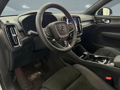 Used 2023 Volvo C40 P8 Recharge Ultimate w/ Protection Package Premier image 4