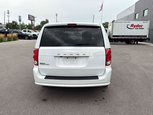 Used 2016 Dodge Grand Caravan SXT FWD image 4