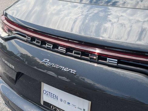Used 2022 Porsche Panamera RWD image 16