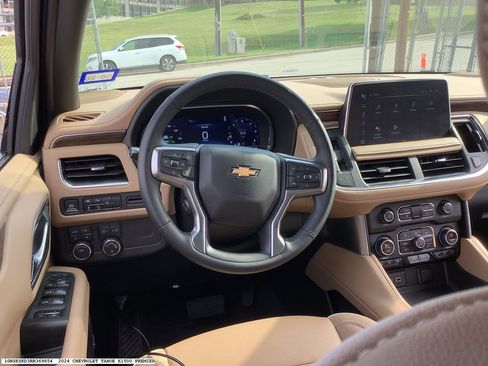 Used 2024 Chevrolet Tahoe Premier AWD/4WD image 12