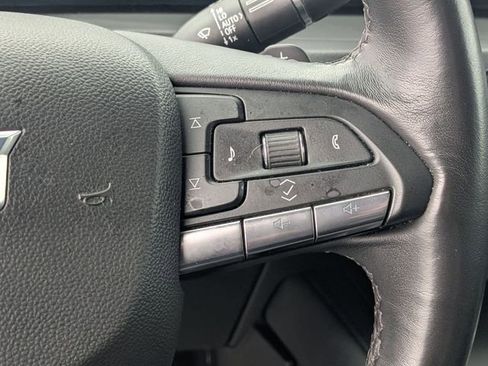 Used 2024 Cadillac XT4 Premium Luxury image 18