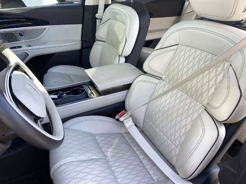 Used 2024 Lincoln Nautilus Black Label w/ Jet Appearance Package (87T) image 15