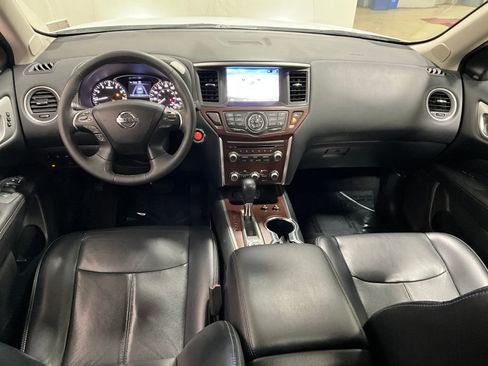 Used 2018 Nissan Pathfinder Platinum image 15