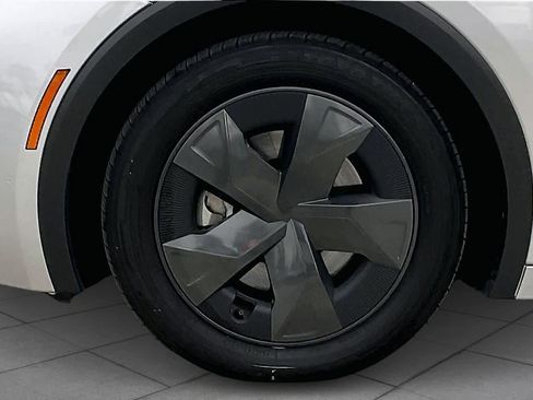 Certified 2025 Toyota Prius Plug-In Hybrid image 10