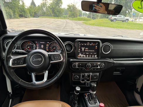Used 2022 Jeep Wrangler Unlimited Sahara w/ Safety Group AWD/4WD image 20