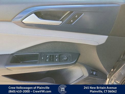 Used 2024 Volkswagen Taos SE AWD/4WD image 38
