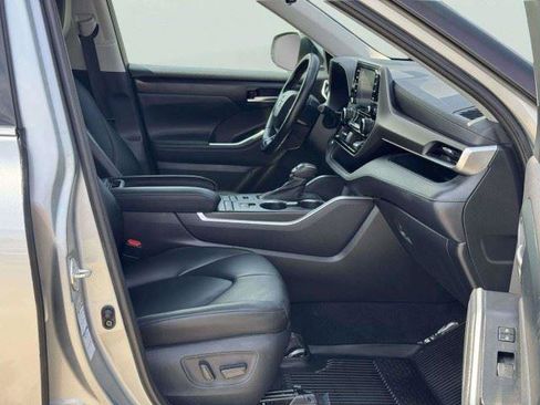 Used 2021 Toyota Highlander XLE AWD/4WD image 62