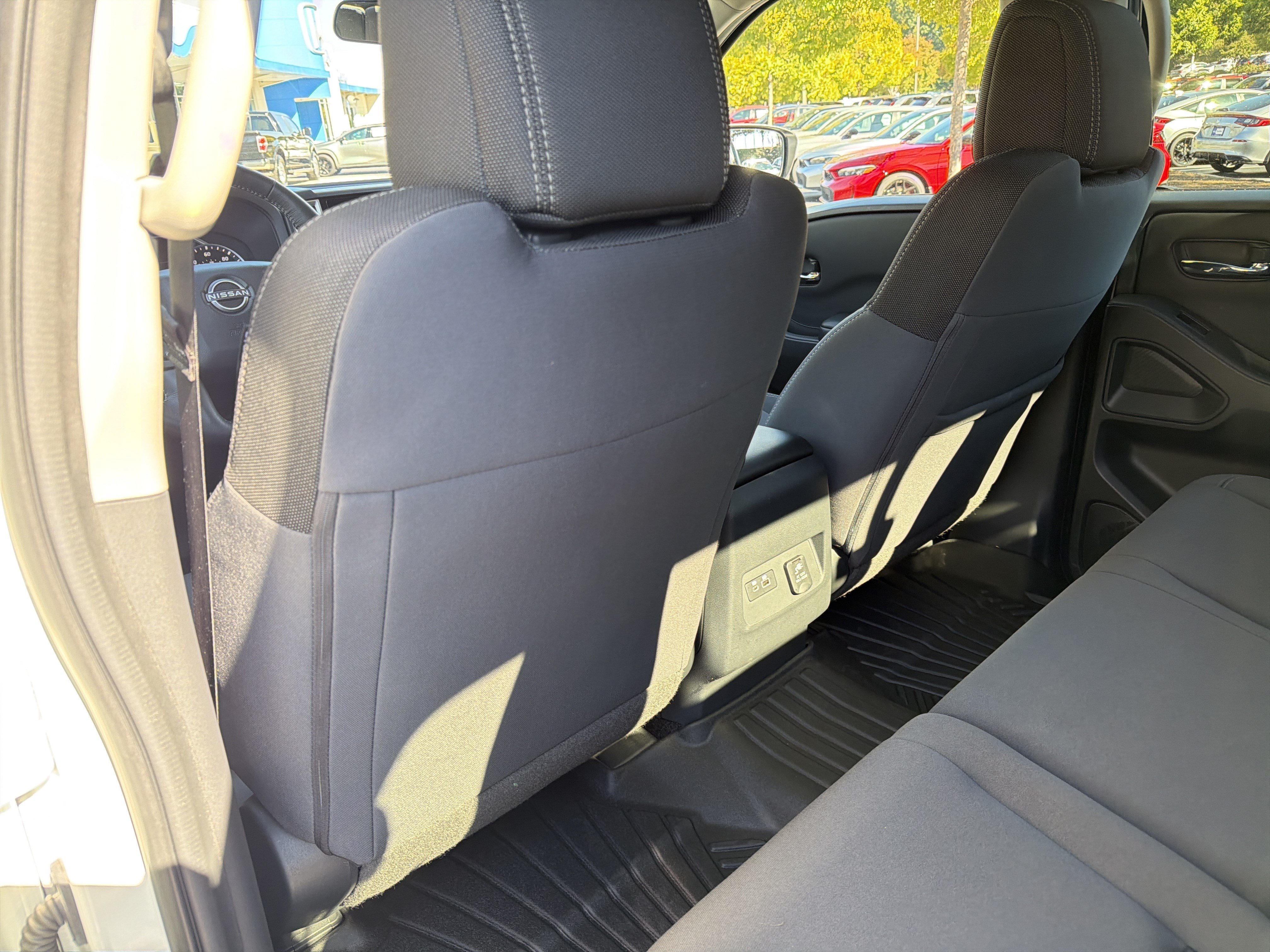 Used 2025 Nissan Frontier SV w/ SV Convenience Package RWD image 17
