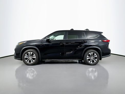 Used 2023 Toyota Highlander XLE AWD/4WD image 4