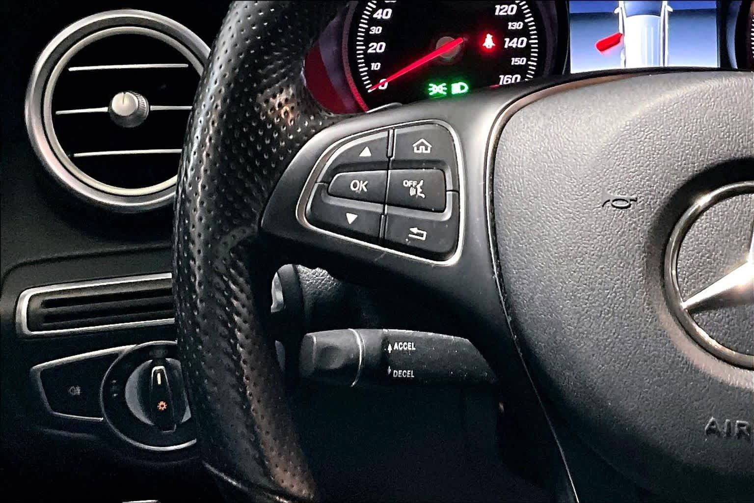 Used 2019 Mercedes-Benz GLC 300 4MATIC image 24