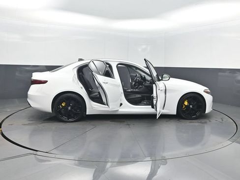Used 2021 Alfa Romeo Giulia Ti w/ Nero Edizione RWD image 36