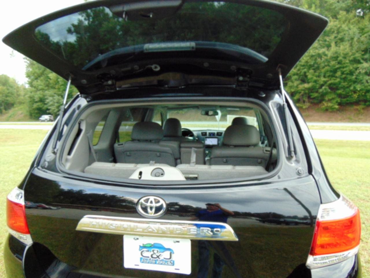 Used 2012 Toyota Highlander SE w/ Tow Pkg AWD/4WD image 16