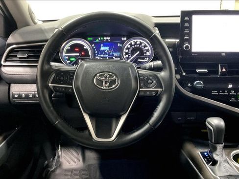 Certified 2022 Toyota Camry XLE w/ Navigation Upgrade Package FWD image 5
