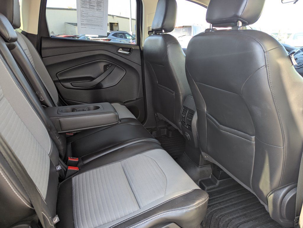Used 2018 Ford Escape SE w/ SE Sport Appearance Package AWD/4WD image 32
