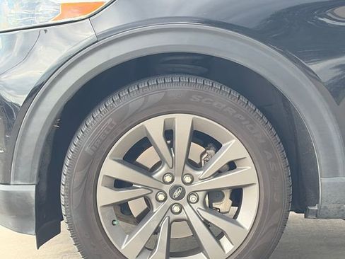 Used 2021 Ford Explorer XLT w/ Equipment Group 202A RWD image 5