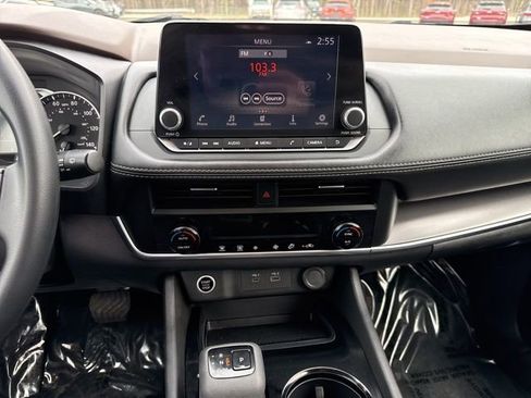 Used 2023 Nissan Rogue SV image 24