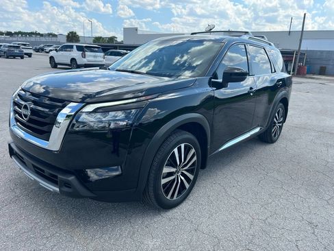 Used 2025 Nissan Pathfinder Platinum FWD image 8