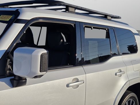 Used 2024 Lexus GX 550 w/ Cold Area Package AWD/4WD image 14