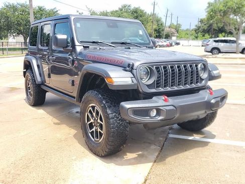 Used 2025 Jeep Wrangler Unlimited Rubicon AWD/4WD image 2