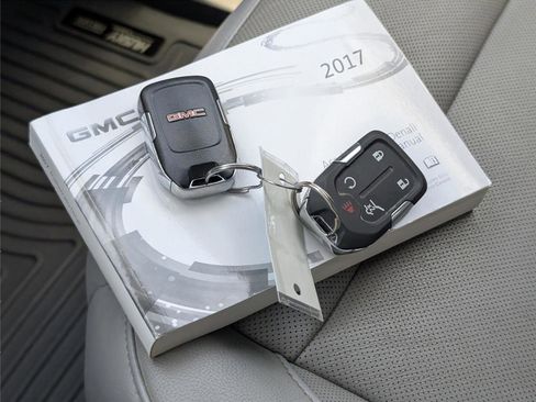 Used 2017 GMC Acadia SLT FWD image 20