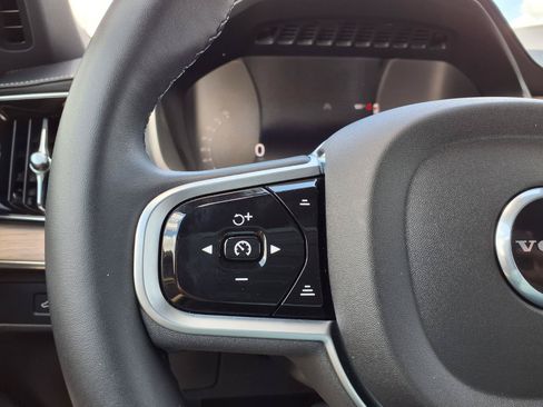 Certified 2025 Volvo XC90 T8 Plus AWD/4WD image 30