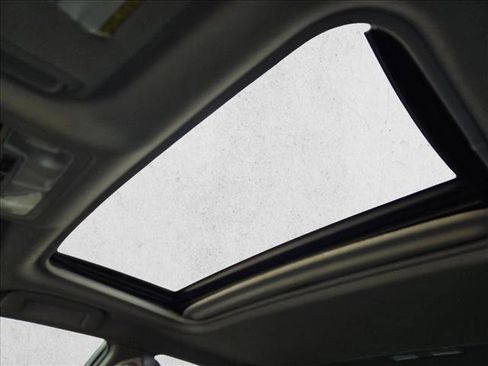 Used 2017 Toyota Camry SE image 16