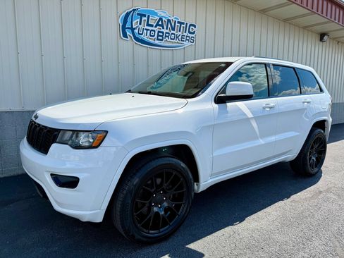 Used 2018 Jeep Grand Cherokee Altitude AWD/4WD image 1