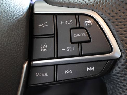 Used 2023 Toyota Sienna Limited AWD/4WD image 31