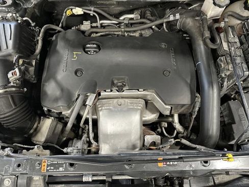 Used 2020 Chevrolet Equinox Premier image 36