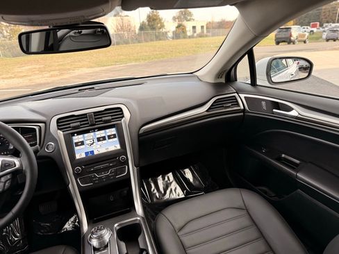 Used 2018 Ford Fusion SE w/ Equipment Group 602A FWD image 24