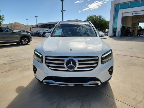 Used 2024 Mercedes-Benz GLB 250 4MATIC image 2