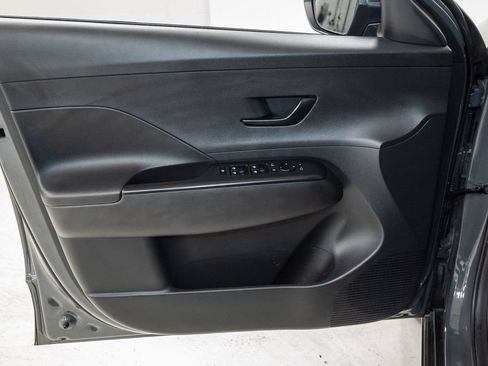 Used 2025 Hyundai Kona SEL FWD image 9
