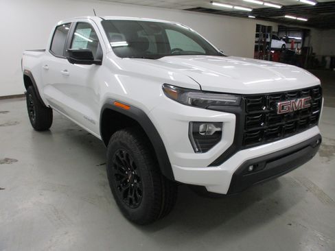 New 2026 GMC Canyon Elevation w/ Convenience Package image 3