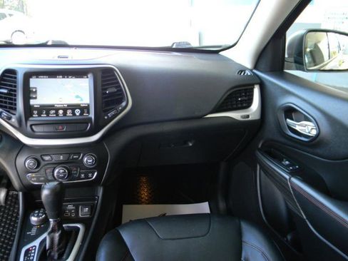 Used 2014 Jeep Cherokee Trailhawk w/ Comfort/Convenience Group AWD/4WD image 18
