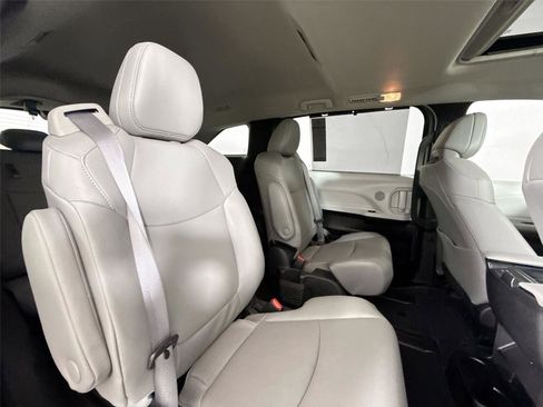 Certified 2025 Toyota Sienna XLE image 52