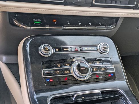 Used 2023 Lincoln Nautilus Standard w/ Premium Package image 18