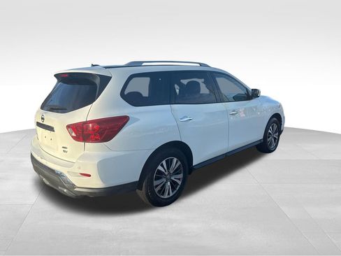 Used 2017 Nissan Pathfinder SV image 6