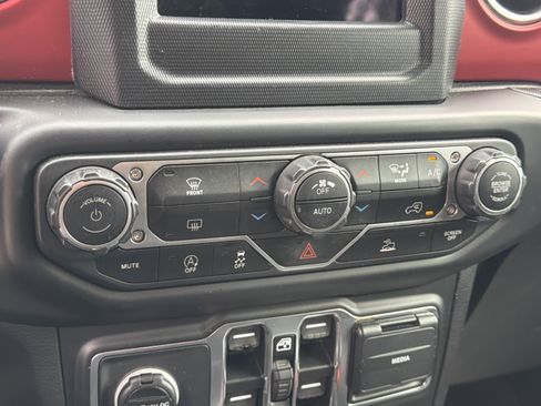 Used 2021 Jeep Wrangler Unlimited Rubicon AWD/4WD image 11