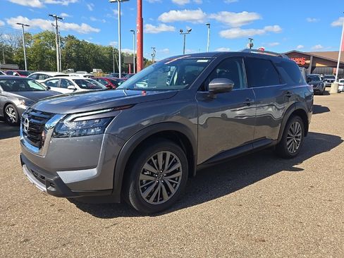 New 2025 Nissan Pathfinder SL image 4