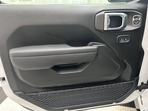 New 2026 Jeep Gladiator Sport AWD/4WD image 10