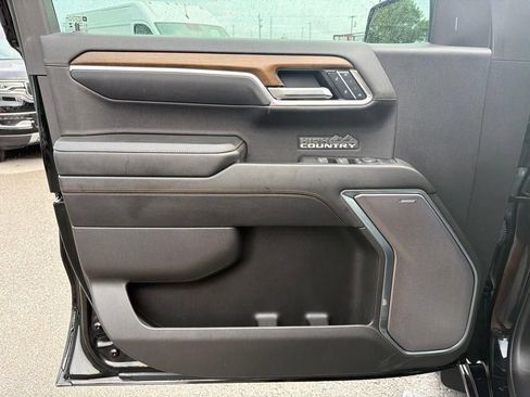 Used 2025 Chevrolet Silverado 1500 High Country w/ High Country Premium Package AWD/4WD image 29