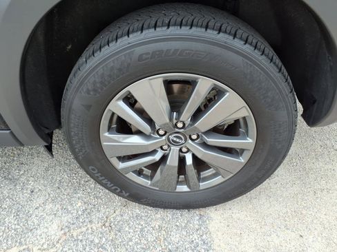 Used 2024 Nissan Pathfinder SV image 6