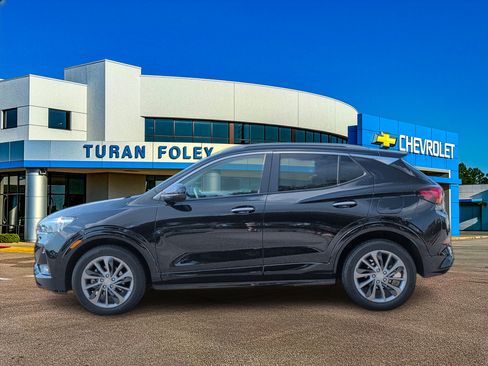 Used 2022 Buick Encore GX Select w/ Sport Touring Package FWD image 34