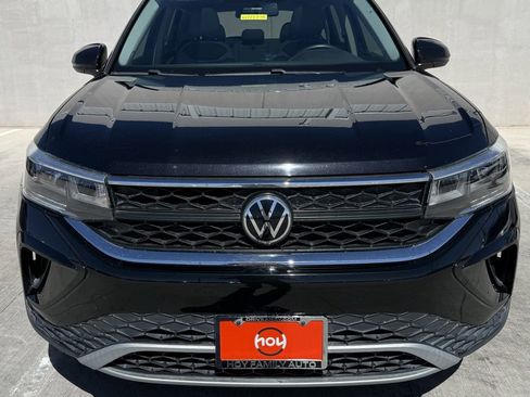 Used 2022 Volkswagen Taos SE image 3