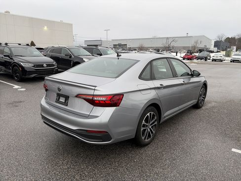 Used 2024 Volkswagen Jetta Sport image 4