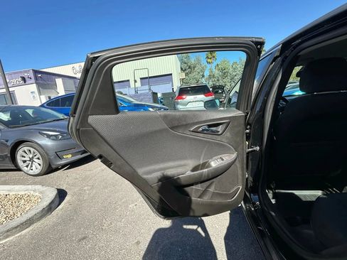 Used 2017 Chevrolet Malibu LT FWD image 13