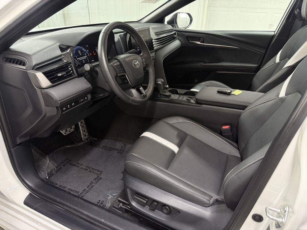 Used 2025 Toyota Camry SE FWD image 10