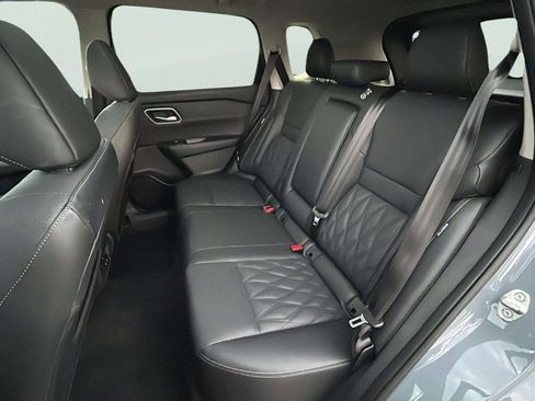 Used 2024 Nissan Rogue Platinum w/ Platinum Premium Package FWD image 17